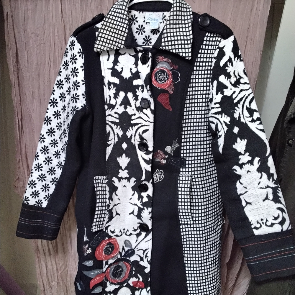 Elegant Black and White Floral Women's Trench Coat
